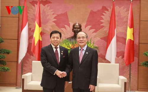 NA Chairman Nguyen Sinh Hung receives Speaker of Indonesian House of Representatives  - ảnh 1
